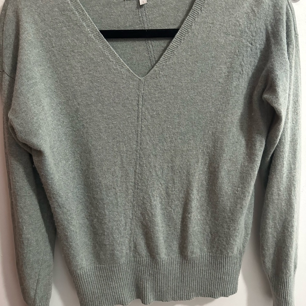 Chic V-Neck Sweater in Soft Gray